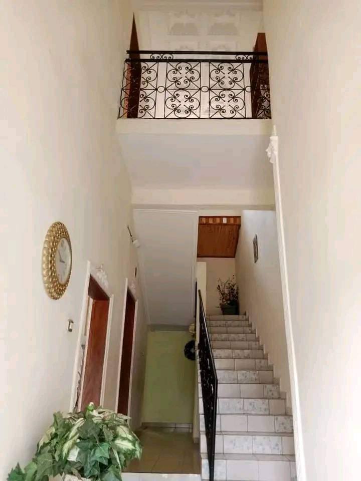 House (Duplex) for sale - Yaoundé, Eleveur, fougerolle - 3 living room(s), 6 bedroom(s), 5 bathroom(s) - 125 000 000 FCFA / month