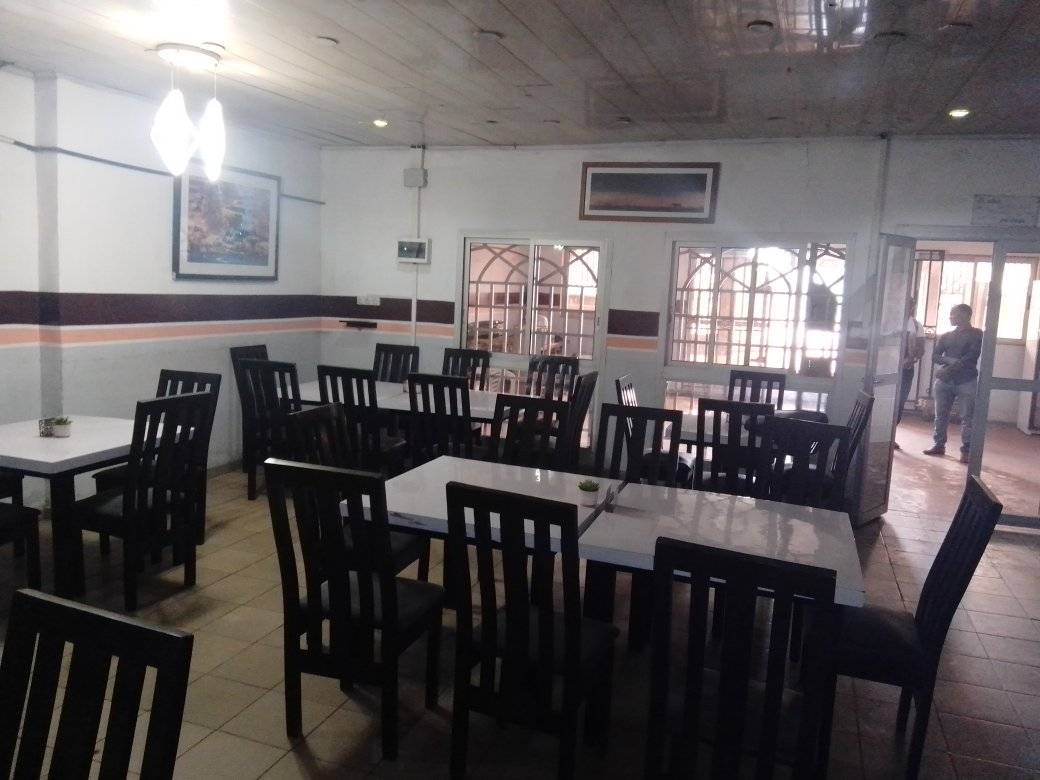 Boutique à vendre à Yaoundé, Mfandena, omnisport -  m2 - 5 000 000 FCFA