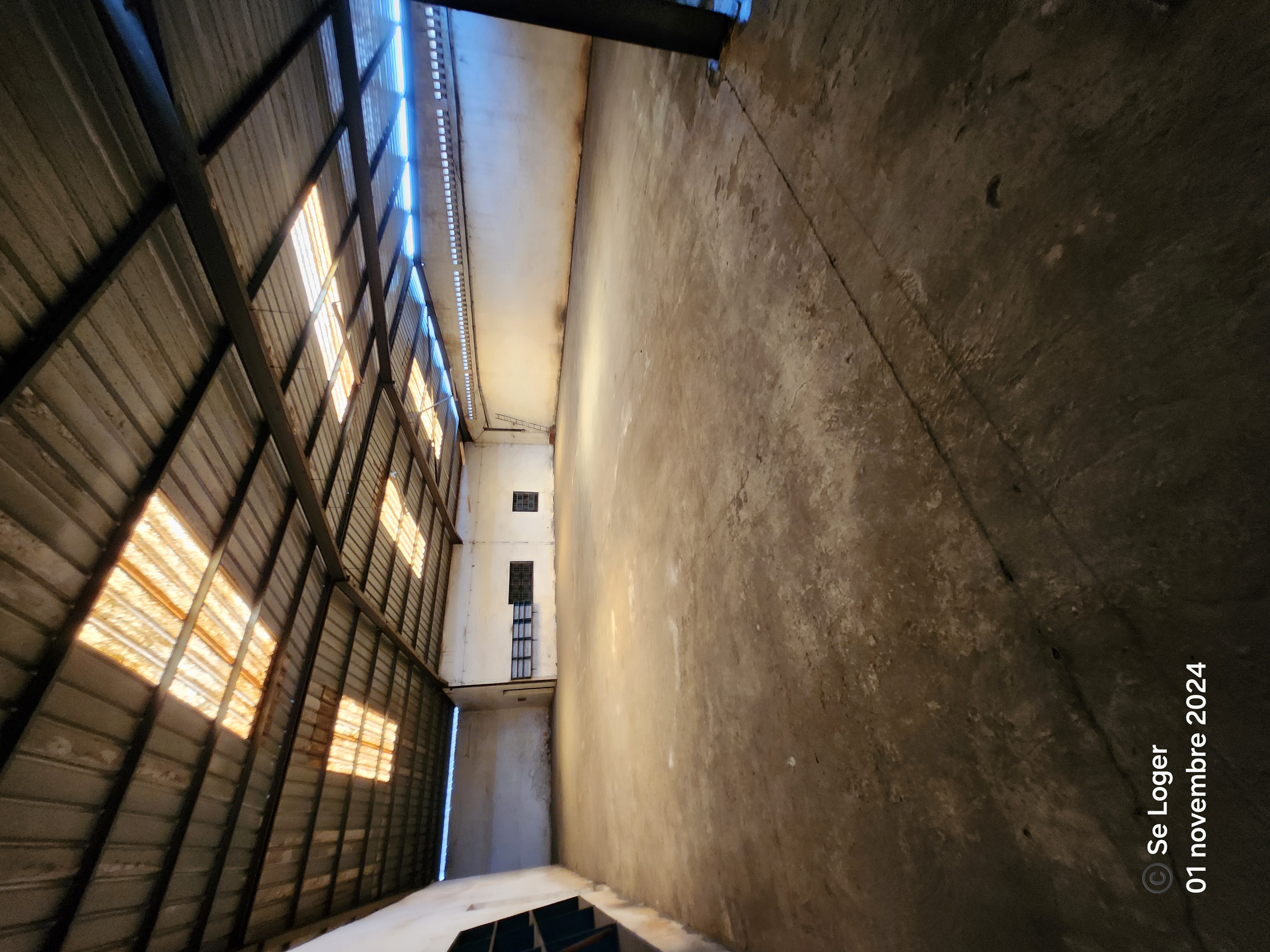 Store to rent at Douala, Bonaberi, C - 4000 m2 - 3 000 FCFA