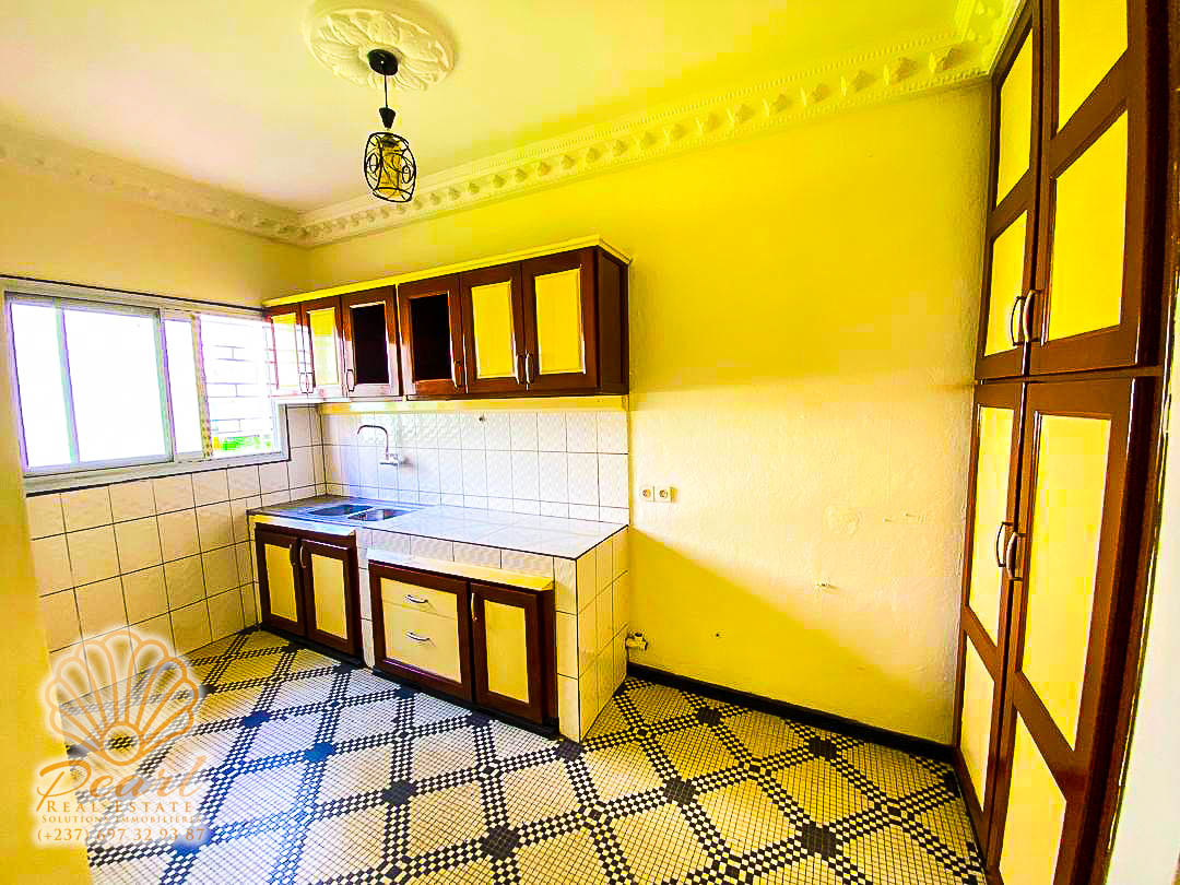 Maison (Duplex) à louer - Yaoundé, Bastos, Ambassade de chine - 2 salon(s), 5 chambre(s), 6 salle(s) de bains - 2 000 000 FCFA / mois