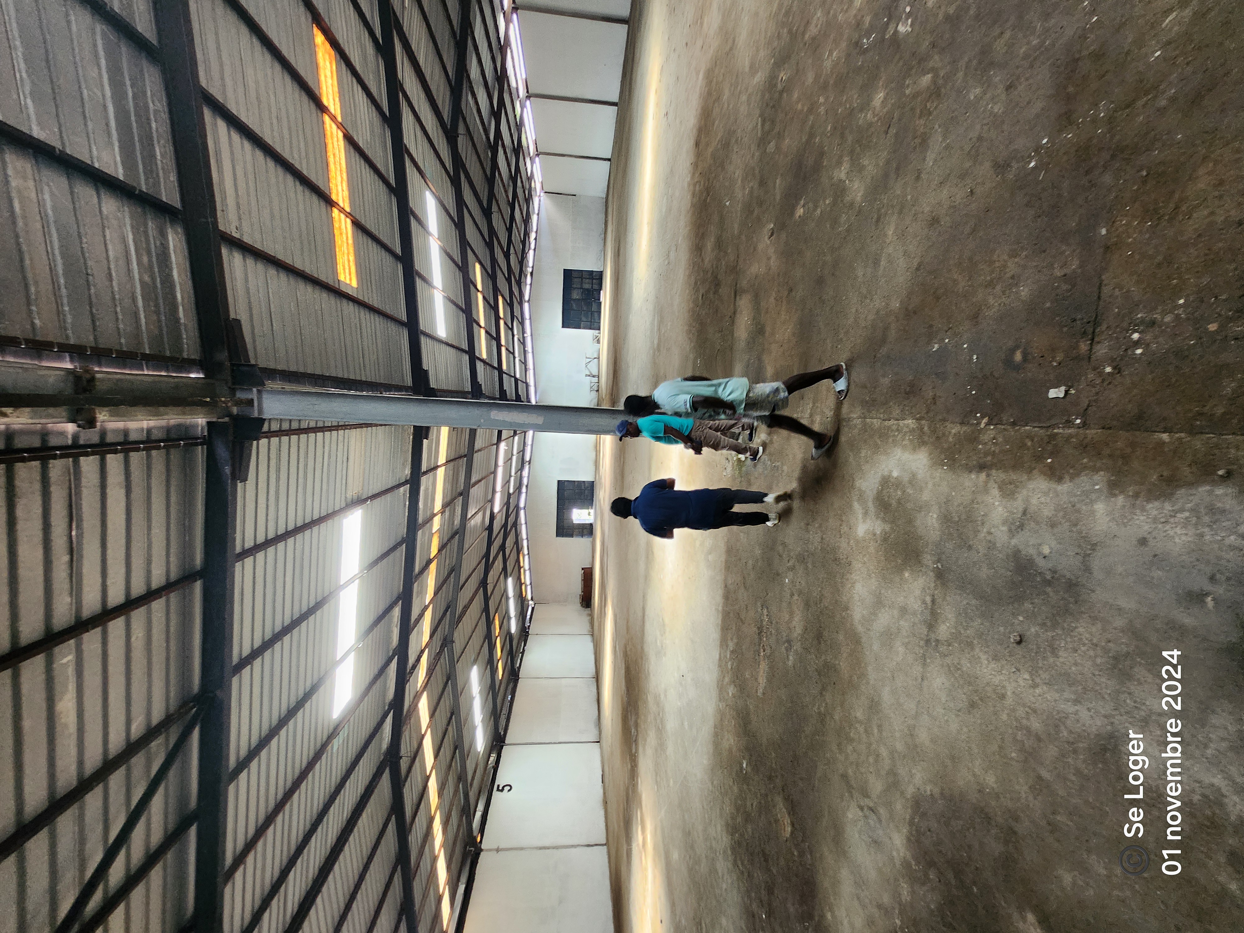 Store to rent at Douala, Bonaberi, Cimetière Bonaberi - 2000 m2 - 6 000 000 FCFA