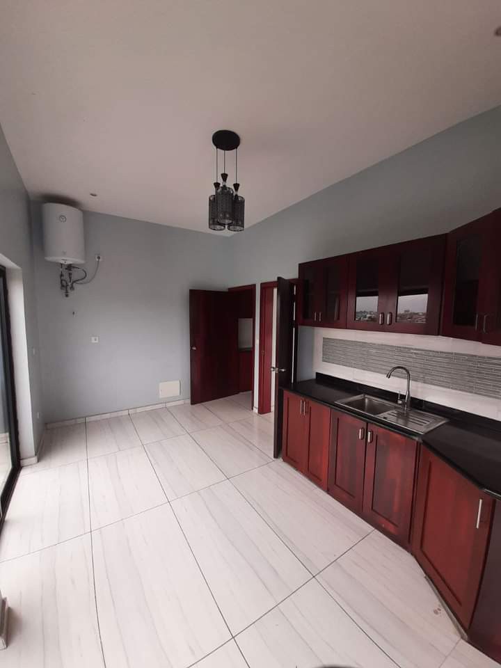 Apartment to rent - Yaoundé, Bastos, Bastos - 1 living room(s), 2 bedroom(s), 3 bathroom(s) - 700 000 FCFA / month