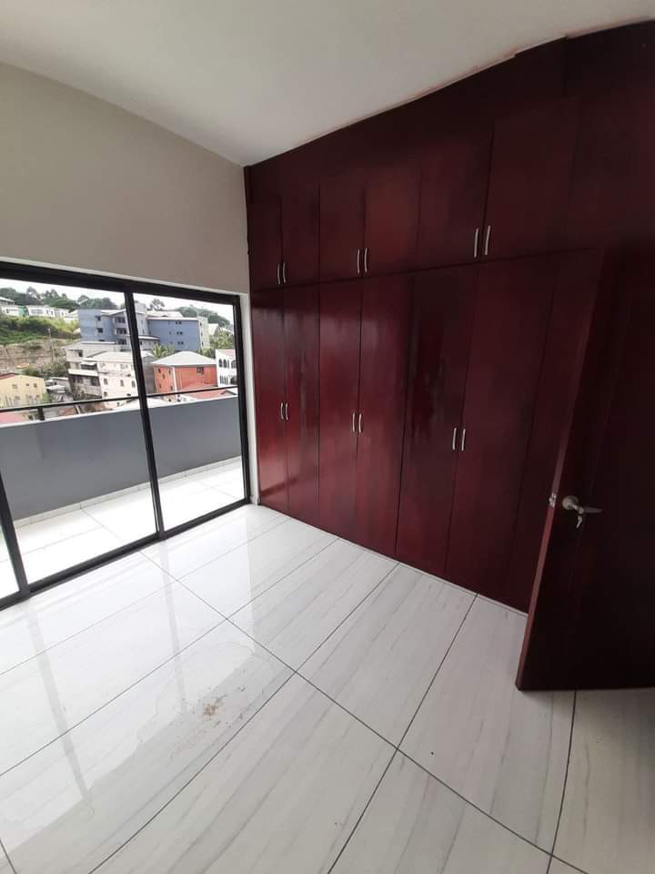 Apartment to rent - Yaoundé, Bastos, Bastos - 1 living room(s), 2 bedroom(s), 3 bathroom(s) - 700 000 FCFA / month