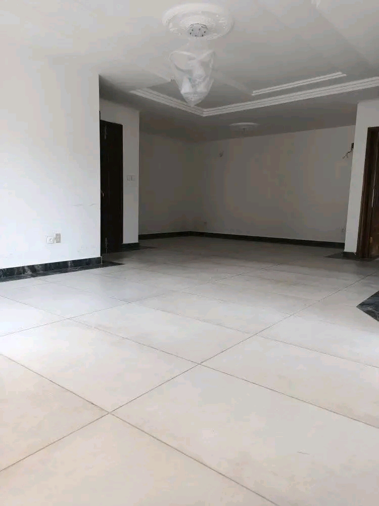 Appartement à louer - Yaoundé, Bastos, Golf - 1 salon(s), 3 chambre(s), 3 salle(s) de bains - 1 000 000 FCFA / mois