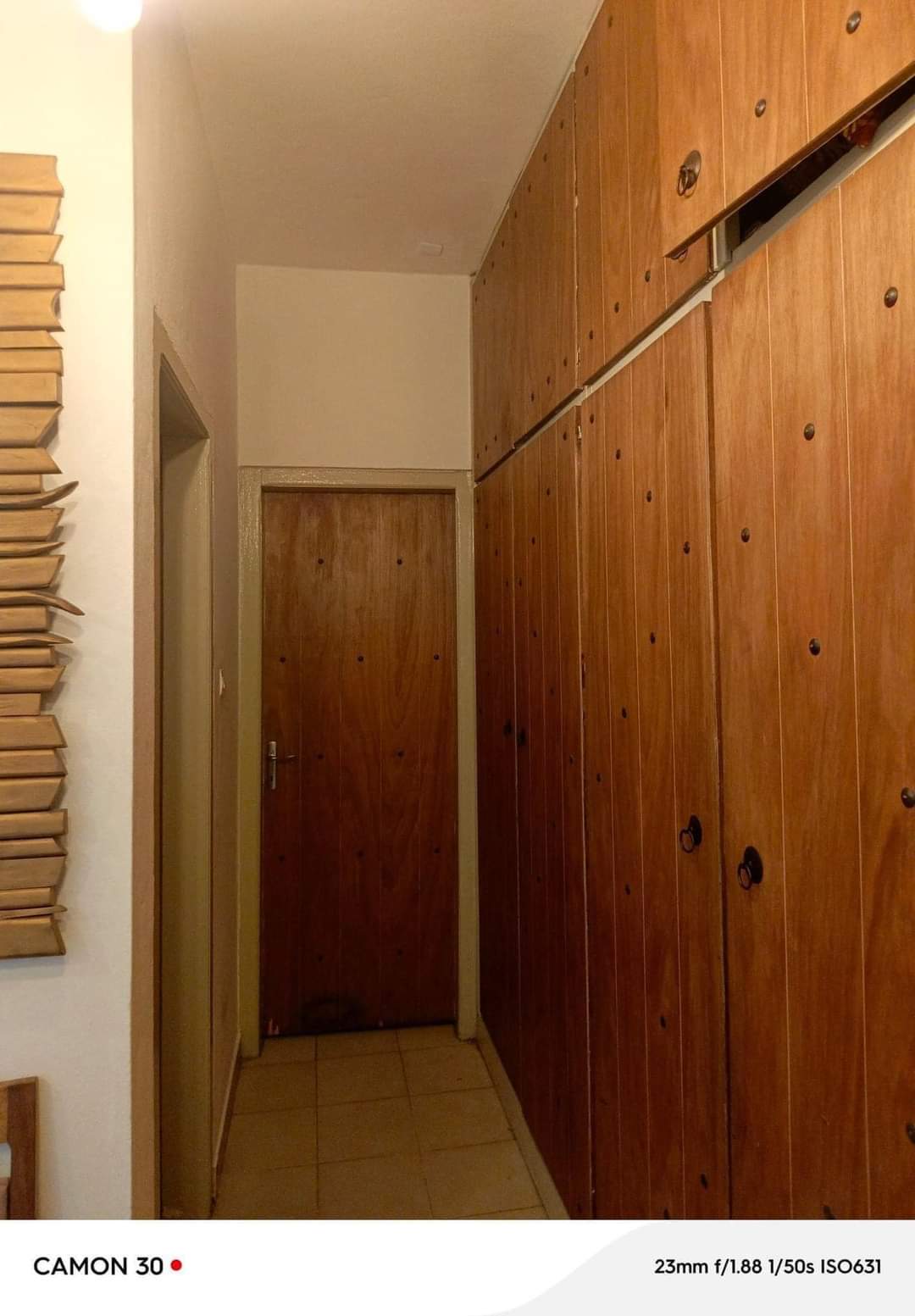 Maison (Duplex) à louer - Douala, Bonanjo, détails sur +237672357533 - 1 salon(s), 5 chambre(s), 5 salle(s) de bains - 3 000 000 FCFA / mois