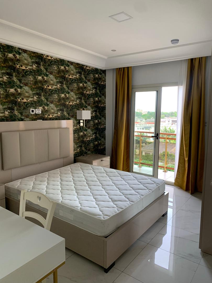 Maison (Villa) à louer - Douala, Bonanjo, plus de détails sur +237672357533 - 1 salon(s), 4 chambre(s), 3 salle(s) de bains - 4 000 000 FCFA / mois
