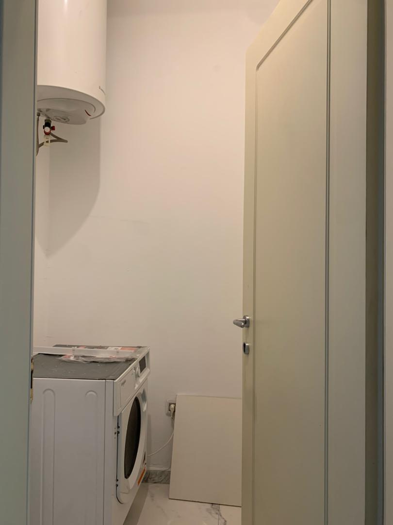 Maison (Villa) à louer - Douala, Bonanjo, plus de détails sur +237672357533 - 1 salon(s), 4 chambre(s), 3 salle(s) de bains - 4 000 000 FCFA / mois