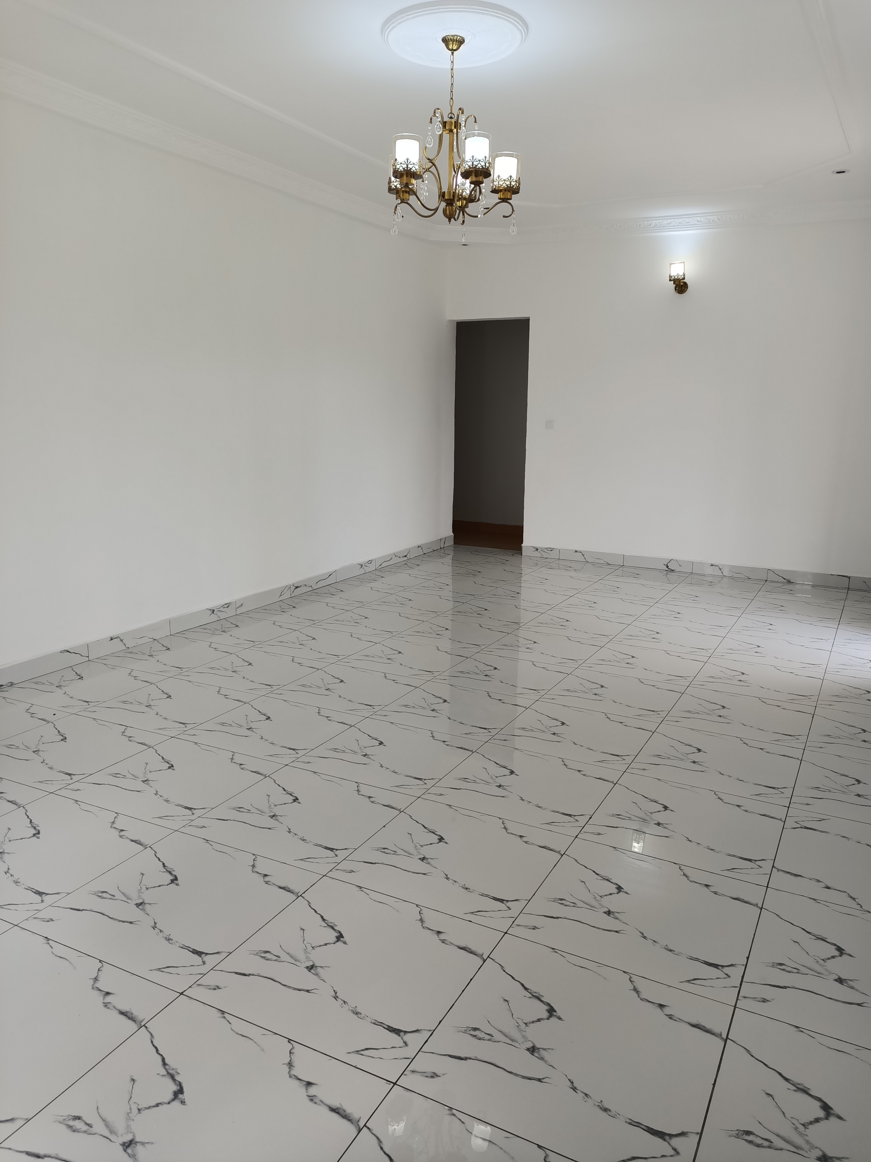 Office to rent at Yaoundé, Bastos, Bastos - 500 m2 - 700 000 FCFA