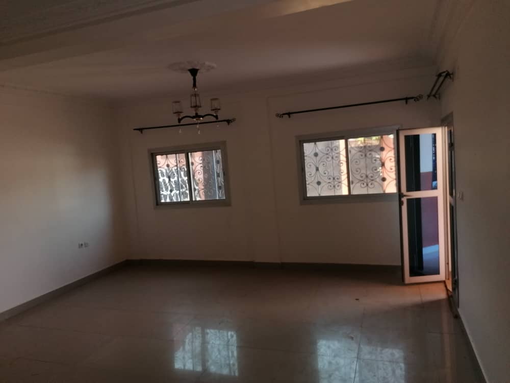 Apartment to rent - Yaoundé, Bastos, Bastos - 1 living room(s), 2 bedroom(s), 2 bathroom(s) - 2 500 000 FCFA / month