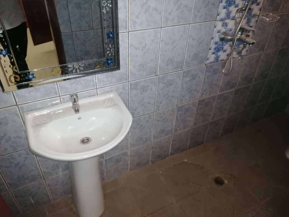 Appartement à louer - Yaoundé, Bastos, Bastos - 1 salon(s), 2 chambre(s), 2 salle(s) de bains - 2 500 000 FCFA / mois