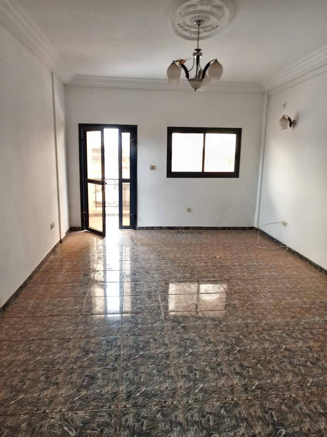 Office to rent at Yaoundé, Mfandena, omnisport -  m2 - 325 000 FCFA