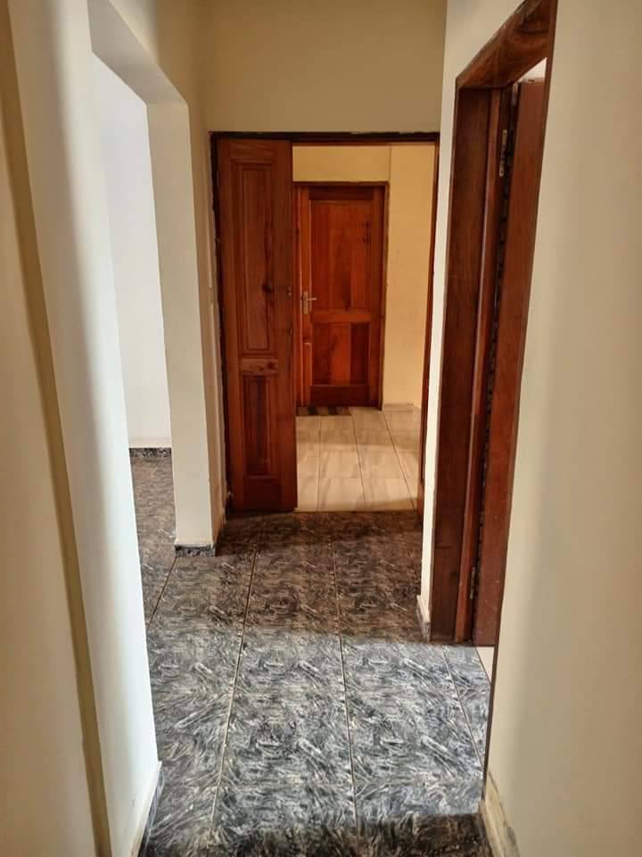 Office to rent at Yaoundé, Mfandena, omnisport -  m2 - 325 000 FCFA