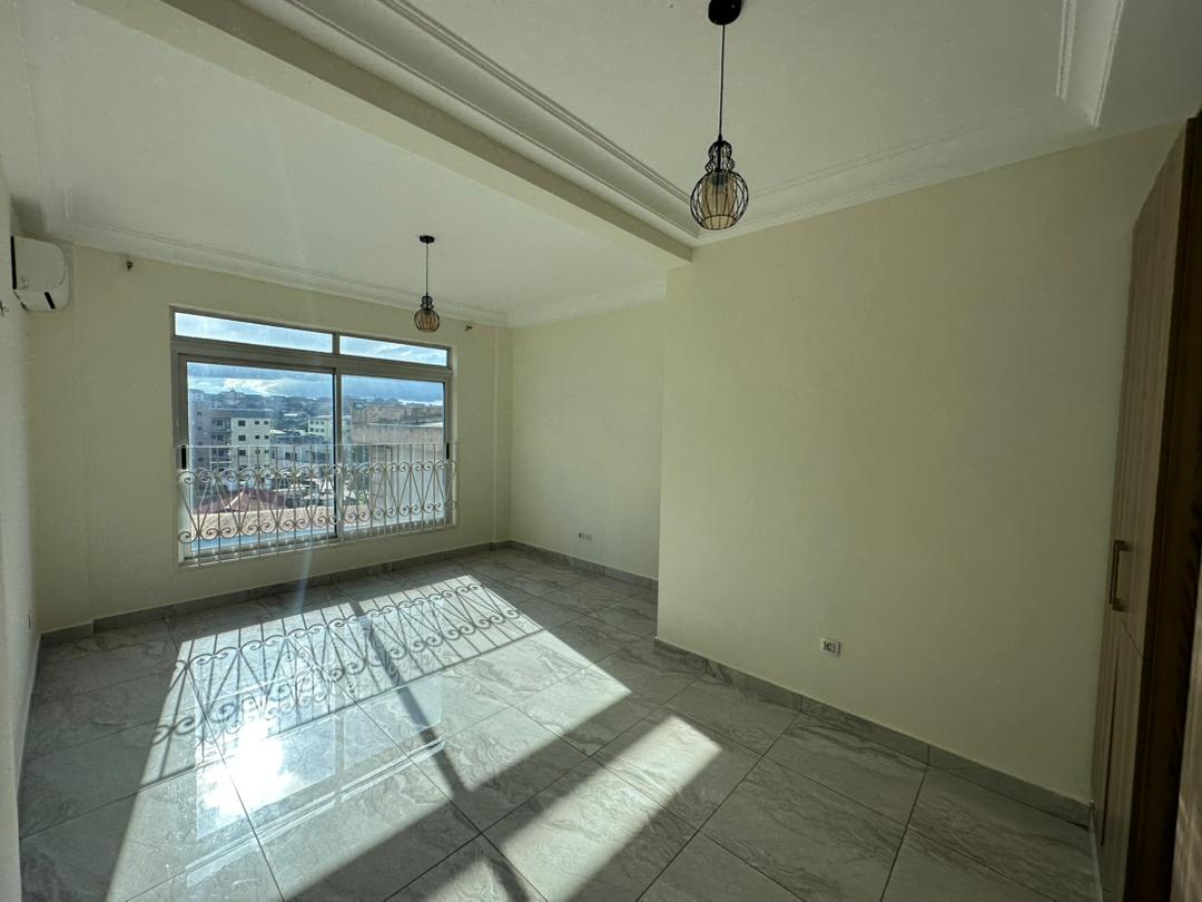 Appartement à louer - Yaoundé, Bastos, Bastos - 1 salon(s), 2 chambre(s), 3 salle(s) de bains - 900 000 FCFA / mois