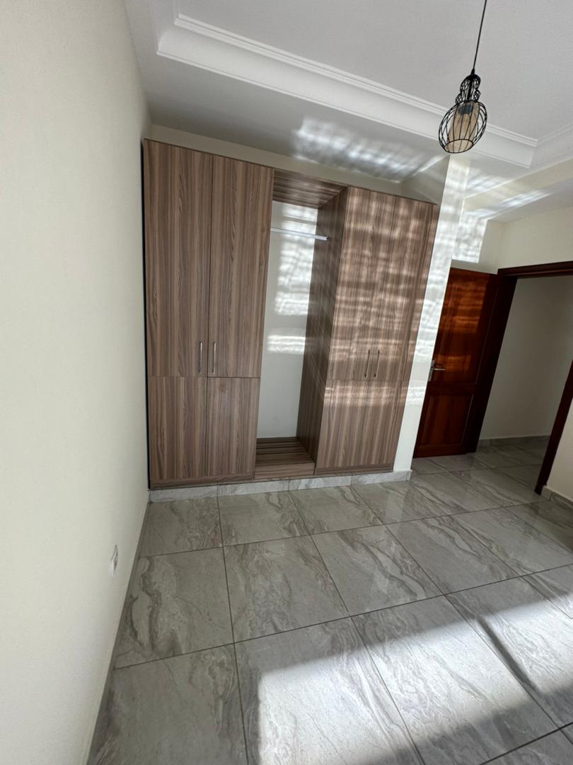 Appartement à louer - Yaoundé, Bastos, Bastos - 1 salon(s), 2 chambre(s), 3 salle(s) de bains - 900 000 FCFA / mois