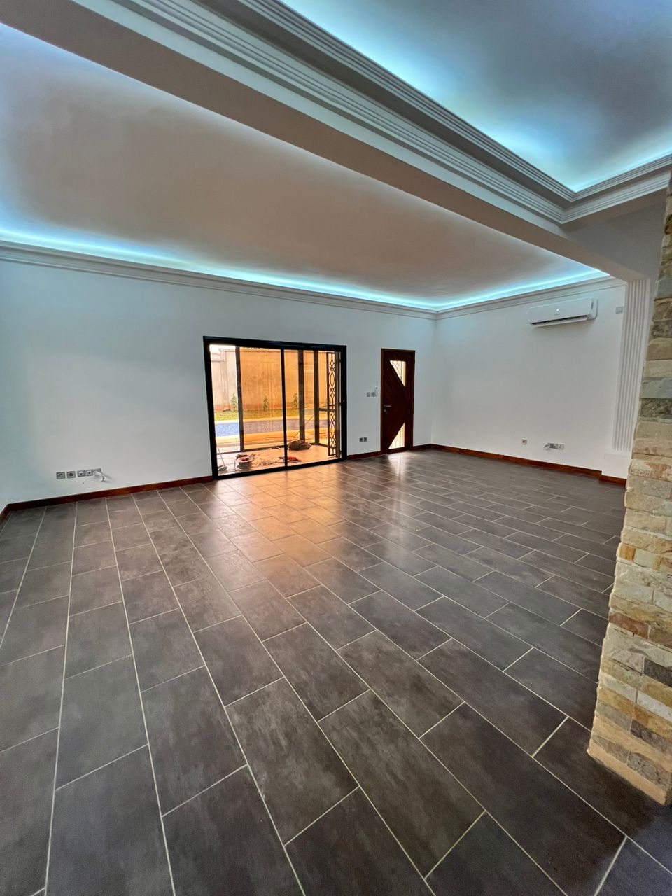 Office to rent at Yaoundé, Bastos, Bastos - 800 m2 - 3 000 000 FCFA