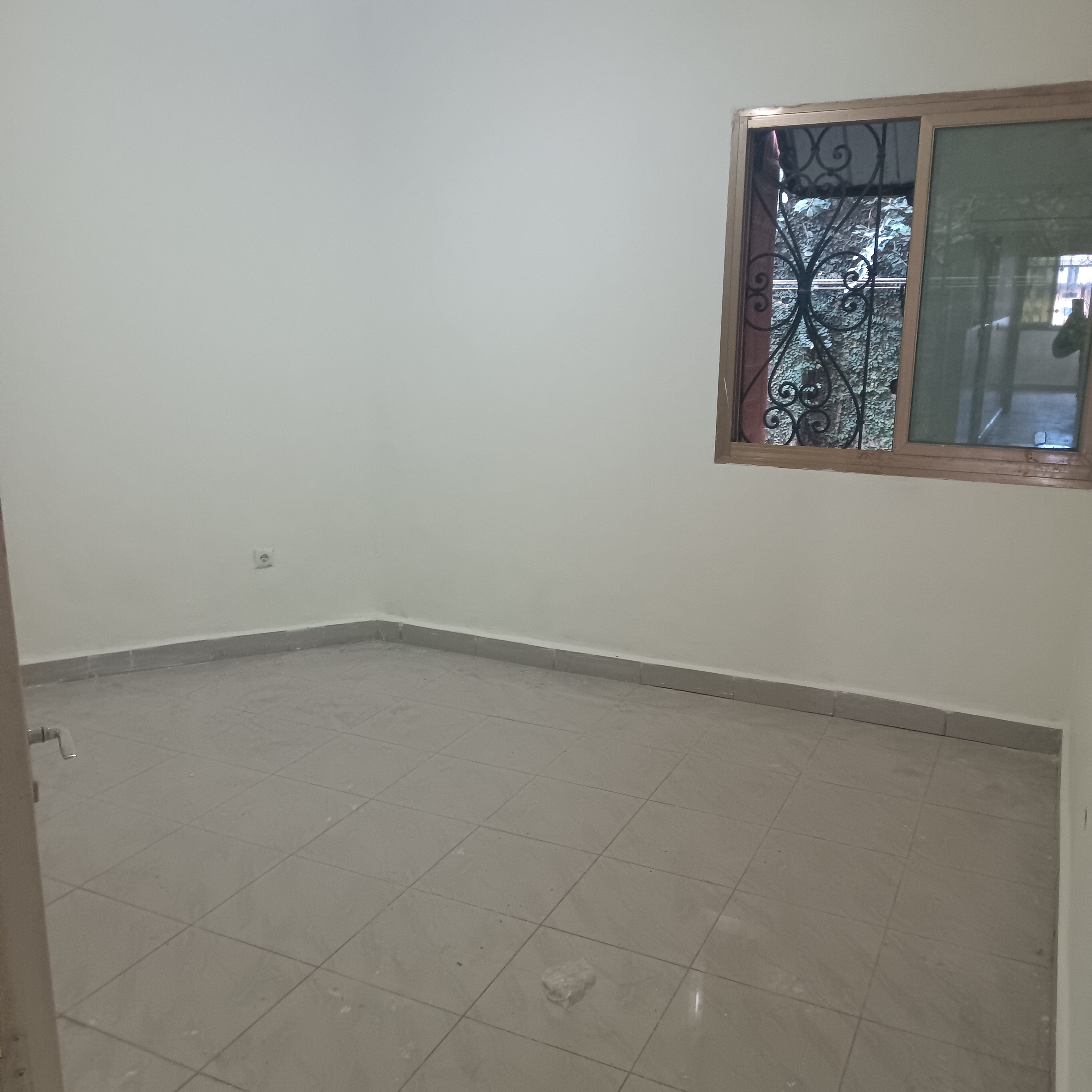 Appartement à louer - Yaoundé, Bastos, Bastos - 1 salon(s), 3 chambre(s), 3 salle(s) de bains - 500 000 FCFA / mois