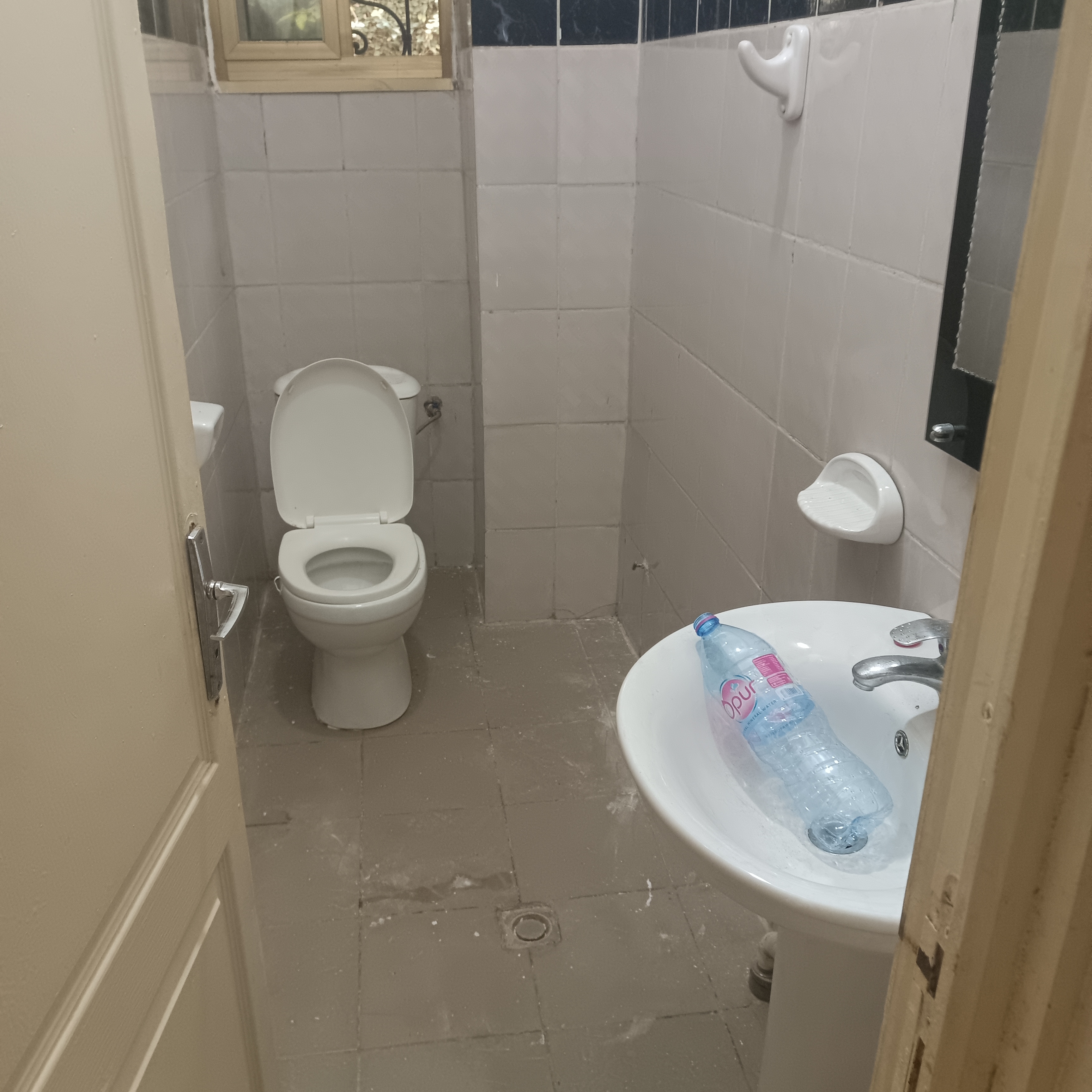 Appartement à louer - Yaoundé, Bastos, Bastos - 1 salon(s), 3 chambre(s), 3 salle(s) de bains - 500 000 FCFA / mois