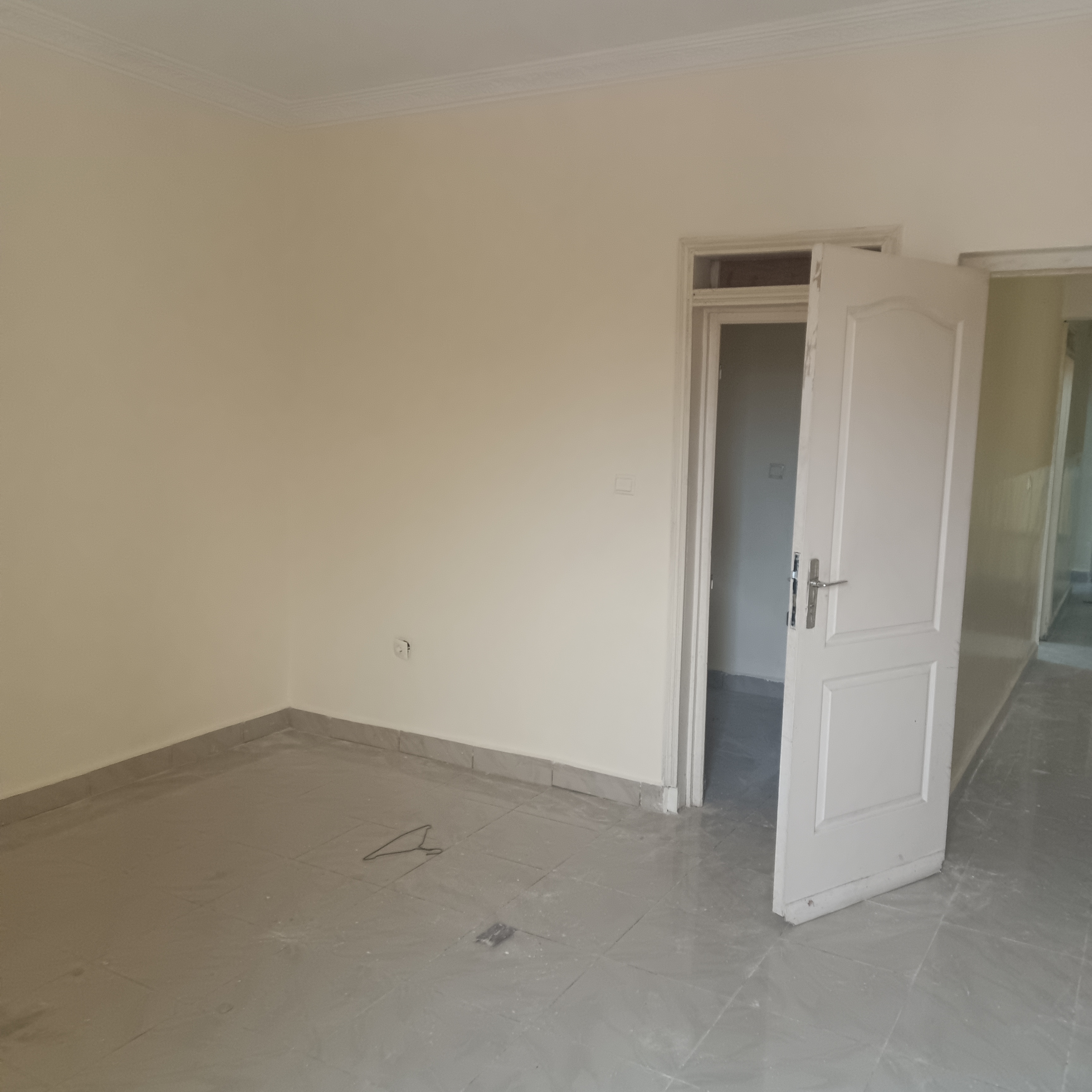 Appartement à louer - Yaoundé, Bastos, Bastos - 1 salon(s), 3 chambre(s), 3 salle(s) de bains - 400 000 FCFA / mois