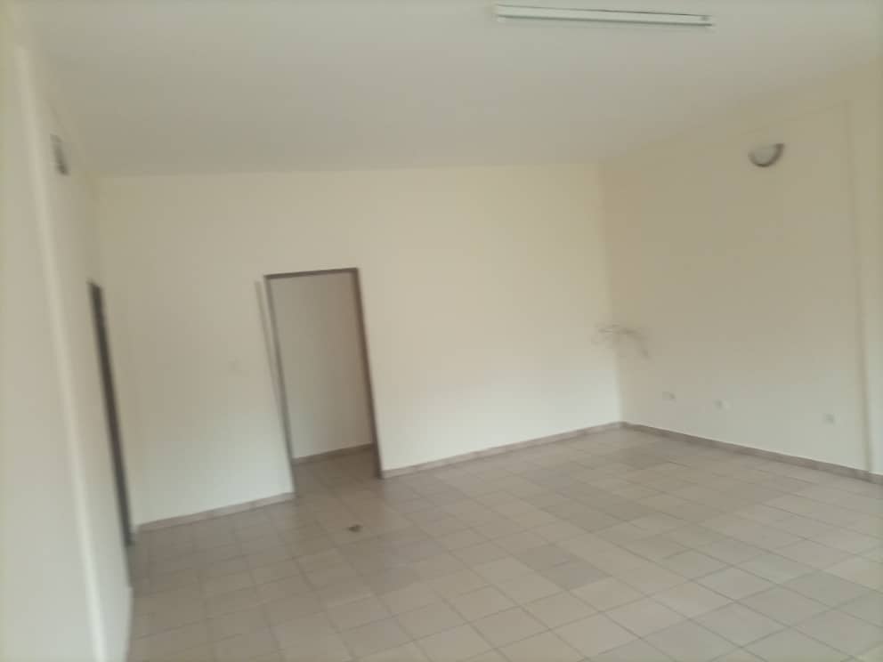 Apartment to rent - Yaoundé, Bastos, Bastos - 1 living room(s), 3 bedroom(s), 2 bathroom(s) - 4 500 000 FCFA / month