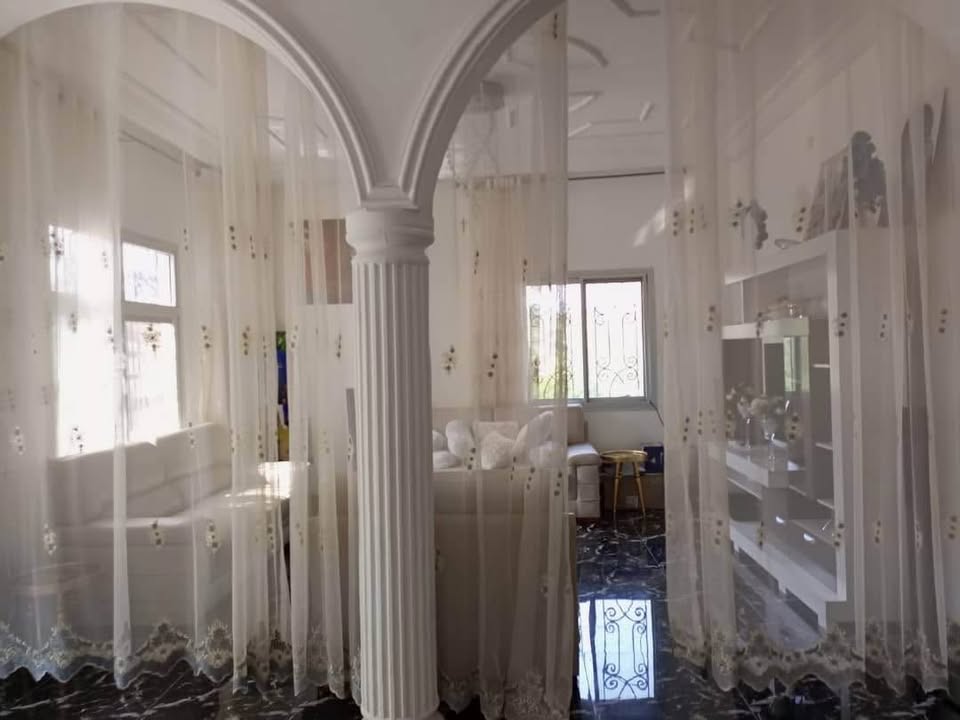 Maison (Triplex) à vendre - Yaoundé, Mimboman IV, nkoabang - 3 salon(s), 6 chambre(s), 6 salle(s) de bains - 130 000 000 FCFA