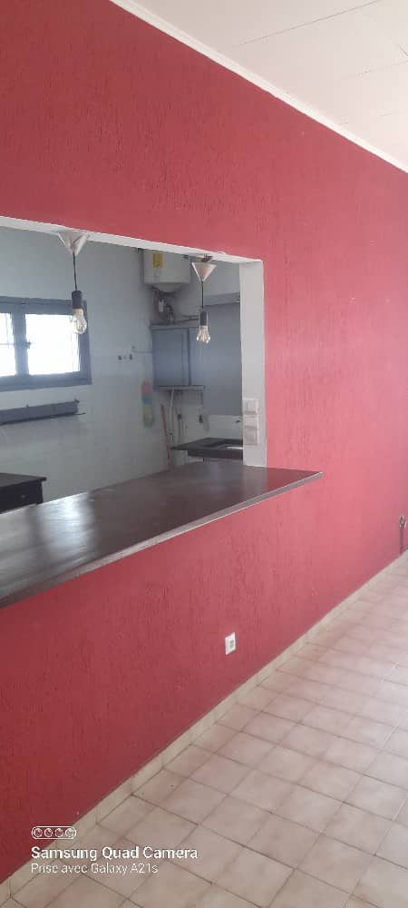 Maison (Villa) à louer - Yaoundé, Bastos, Bastos centre - 1 salon(s), 4 chambre(s), 3 salle(s) de bains - 1 500 000 FCFA / mois