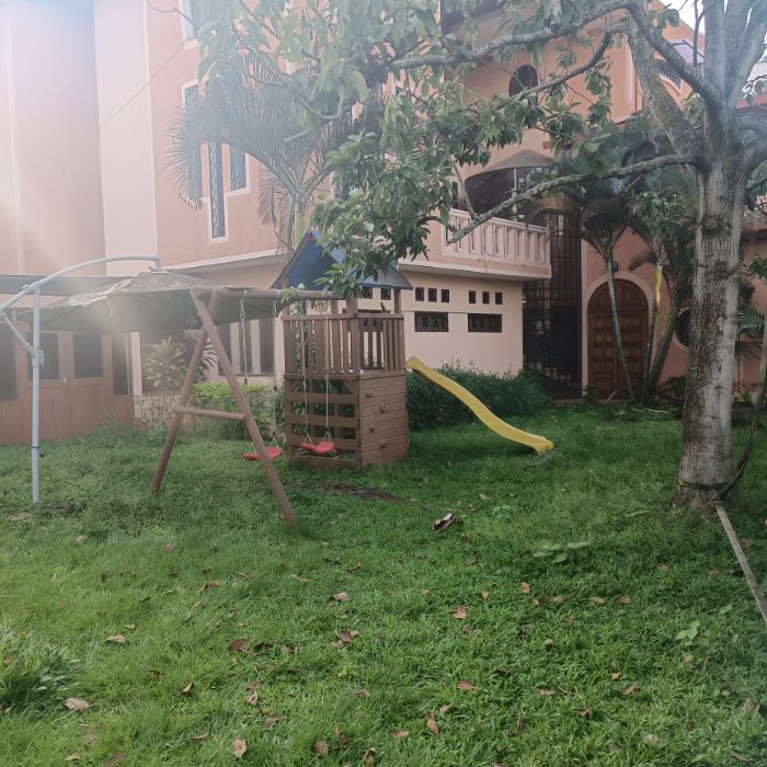 House (Duplex) to rent - Yaoundé, Bastos, Bastos - 2 living room(s), 5 bedroom(s), 6 bathroom(s) - 2 500 000 FCFA / month