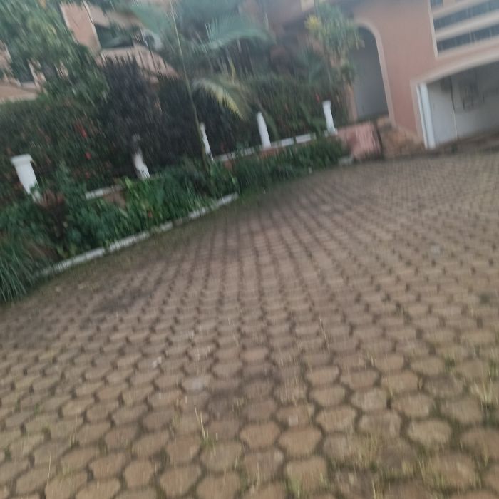 House (Duplex) to rent - Yaoundé, Bastos, Bastos - 2 living room(s), 5 bedroom(s), 6 bathroom(s) - 2 500 000 FCFA / month