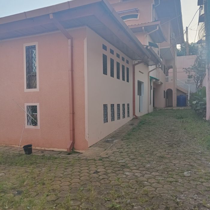 House (Duplex) to rent - Yaoundé, Bastos, Bastos - 2 living room(s), 5 bedroom(s), 6 bathroom(s) - 2 500 000 FCFA / month