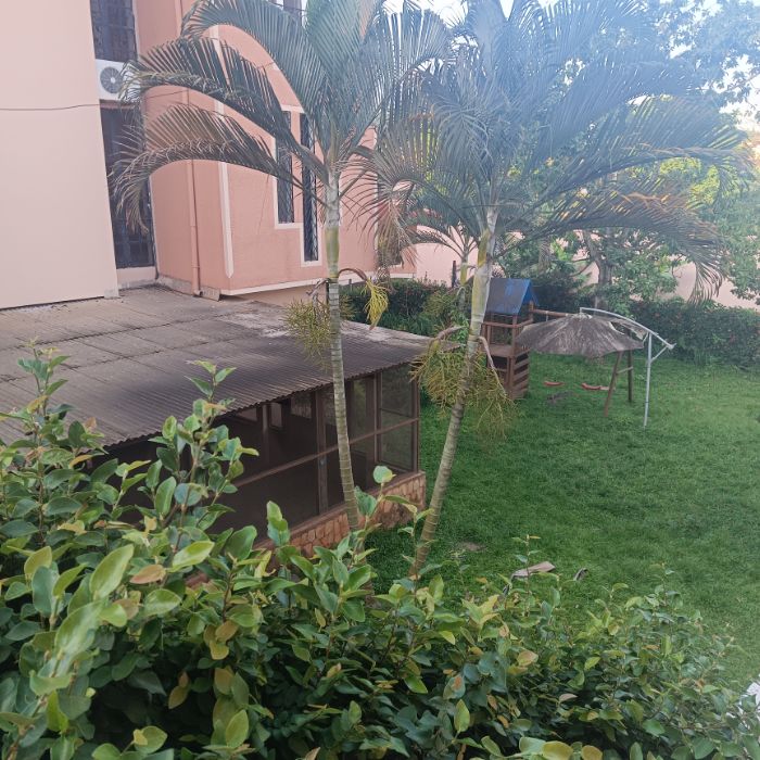 House (Duplex) to rent - Yaoundé, Bastos, Bastos - 2 living room(s), 5 bedroom(s), 6 bathroom(s) - 2 500 000 FCFA / month