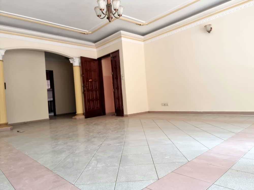 Apartment to rent - Yaoundé, Bastos, Bastos - 1 living room(s), 2 bedroom(s), 3 bathroom(s) - 800 000 FCFA / month