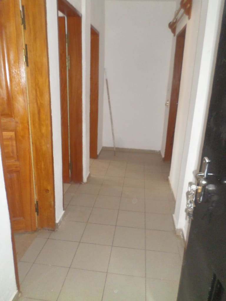Apartment to rent - Yaoundé, Bastos, Bastos - 1 living room(s), 3 bedroom(s), 3 bathroom(s) - 350 000 FCFA / month