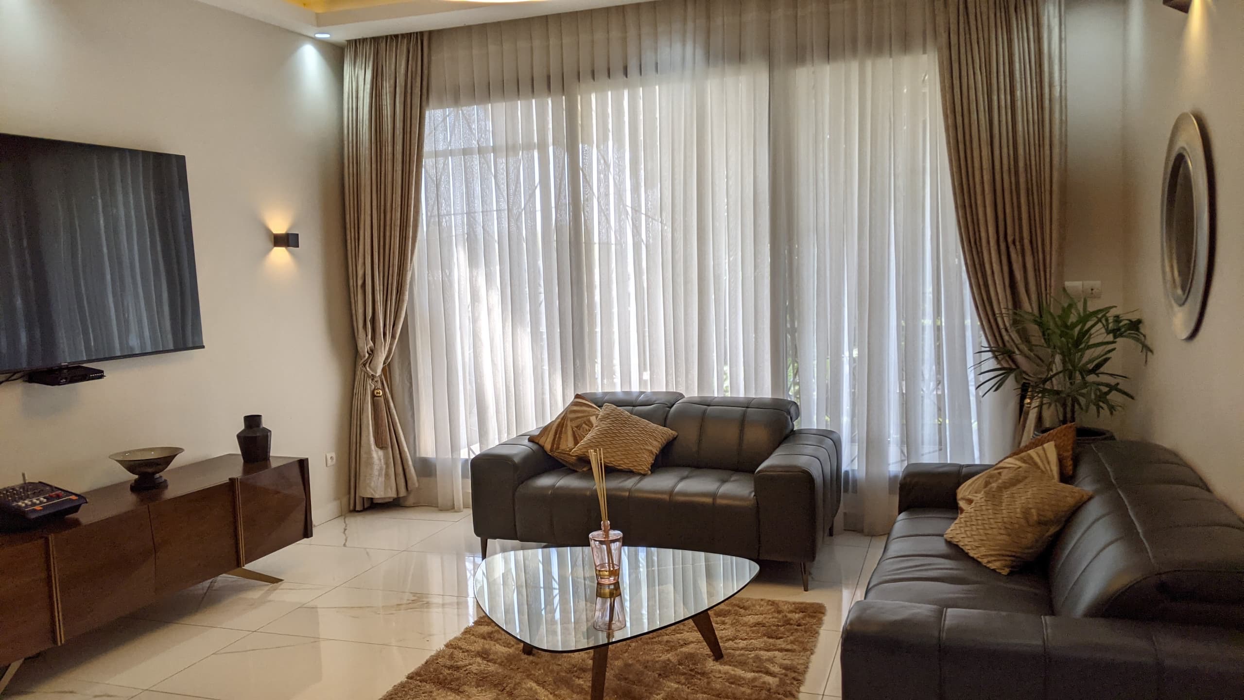Apartment to rent - Yaoundé, Bastos, Bastos - 1 living room(s), 1 bedroom(s), 2 bathroom(s) - 1 500 000 FCFA / month