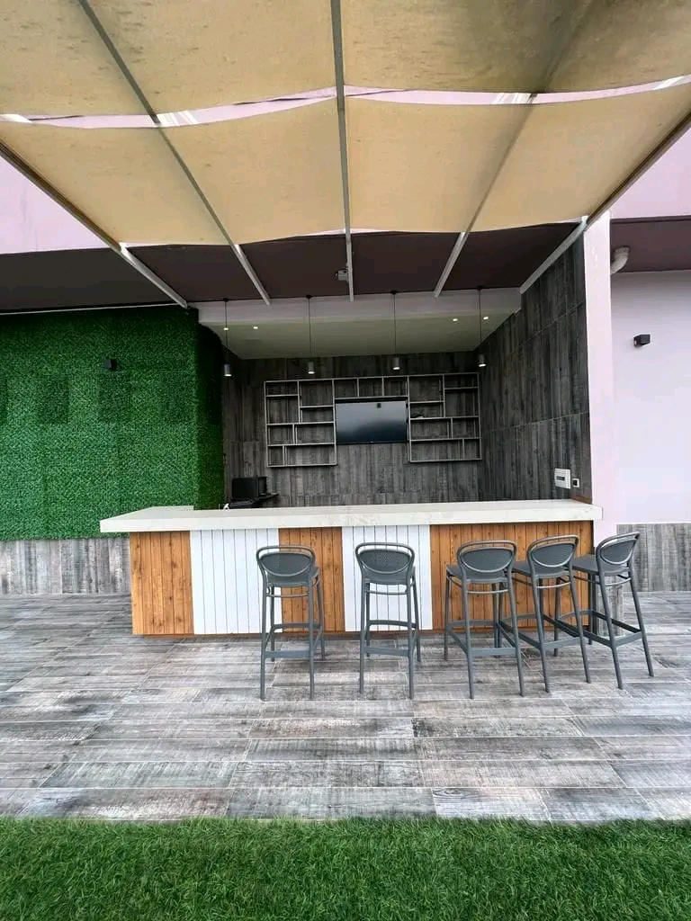Apartment to rent - Yaoundé, Bastos, Golf - 1 living room(s), 3 bedroom(s), 4 bathroom(s) - 3 000 000 FCFA / month
