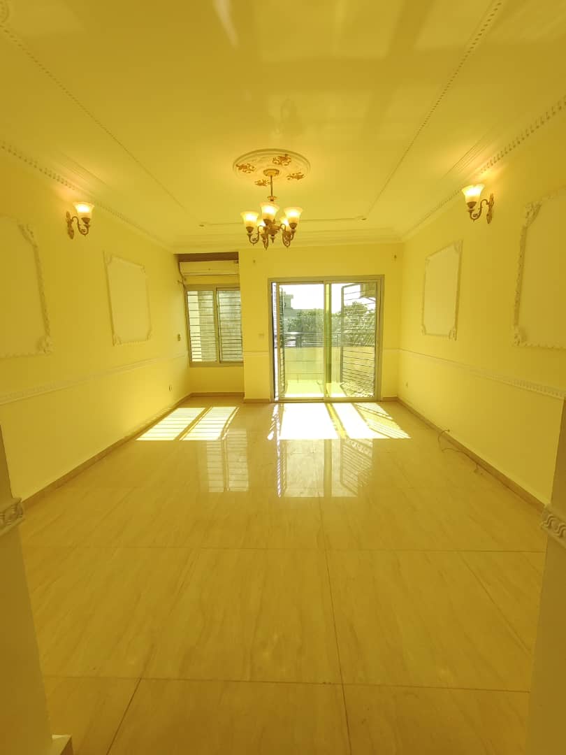Apartment to rent - Yaoundé, Bastos, Bastos - 1 living room(s), 2 bedroom(s), 3 bathroom(s) - 600 000 FCFA / month