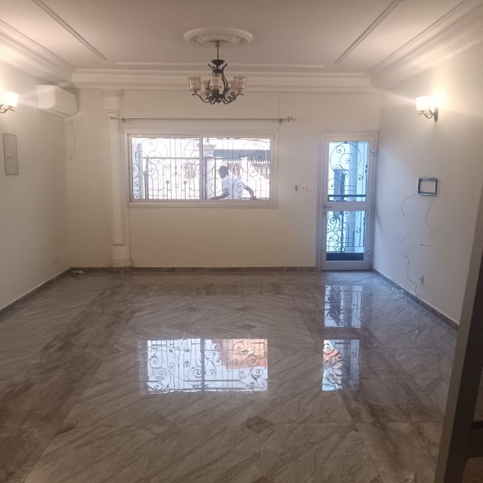 Apartment to rent - Yaoundé, Mfandena, Mfandena - 1 living room(s), 2 bedroom(s), 2 bathroom(s) - 365 000 FCFA / month