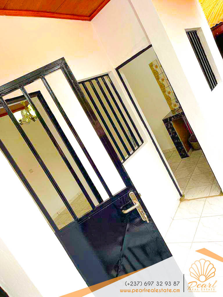 House (Duplex) for sale - Yaoundé, Mimboman II, Doc Shakespeare - 3 living room(s), 5 bedroom(s), 4 bathroom(s) - 25 000 000 FCFA / month