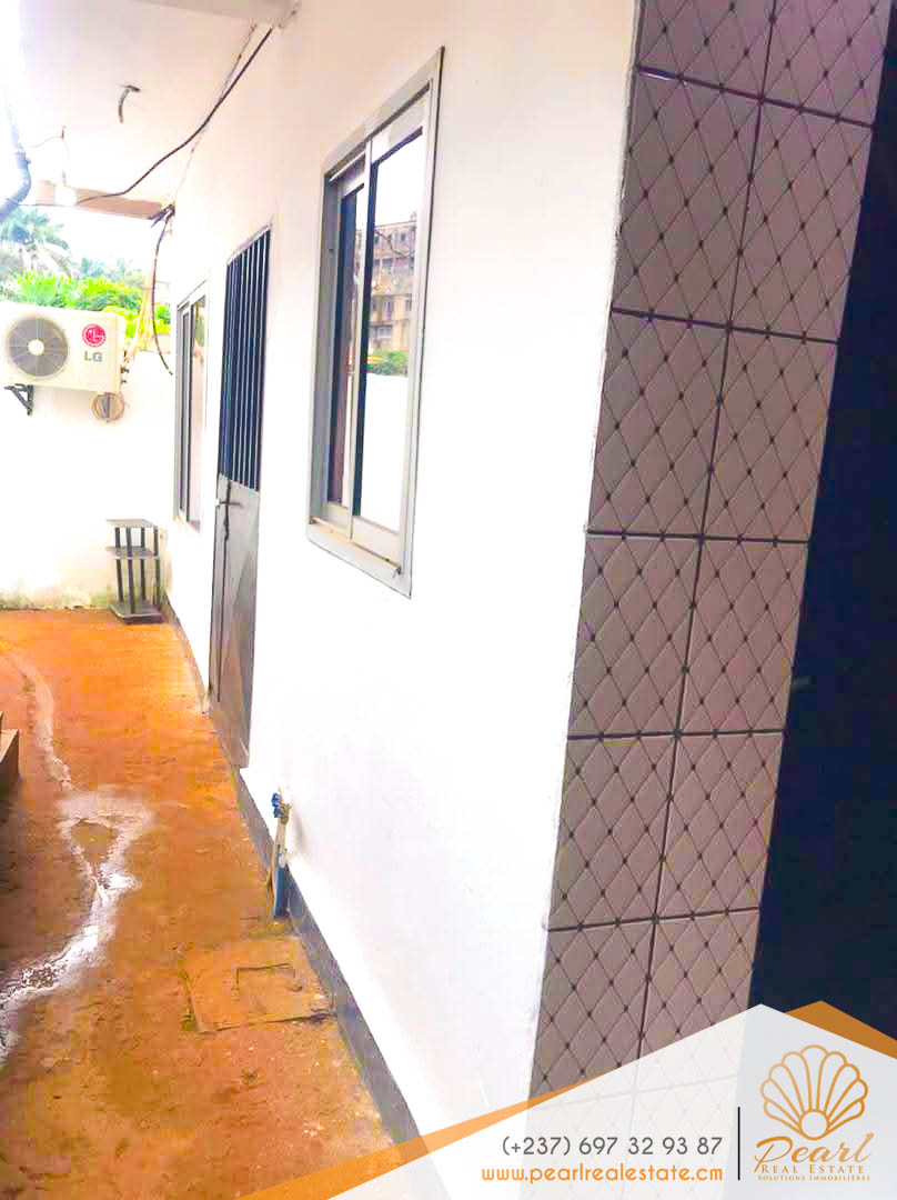 House (Duplex) for sale - Yaoundé, Mimboman II, Doc Shakespeare - 3 living room(s), 5 bedroom(s), 4 bathroom(s) - 25 000 000 FCFA / month