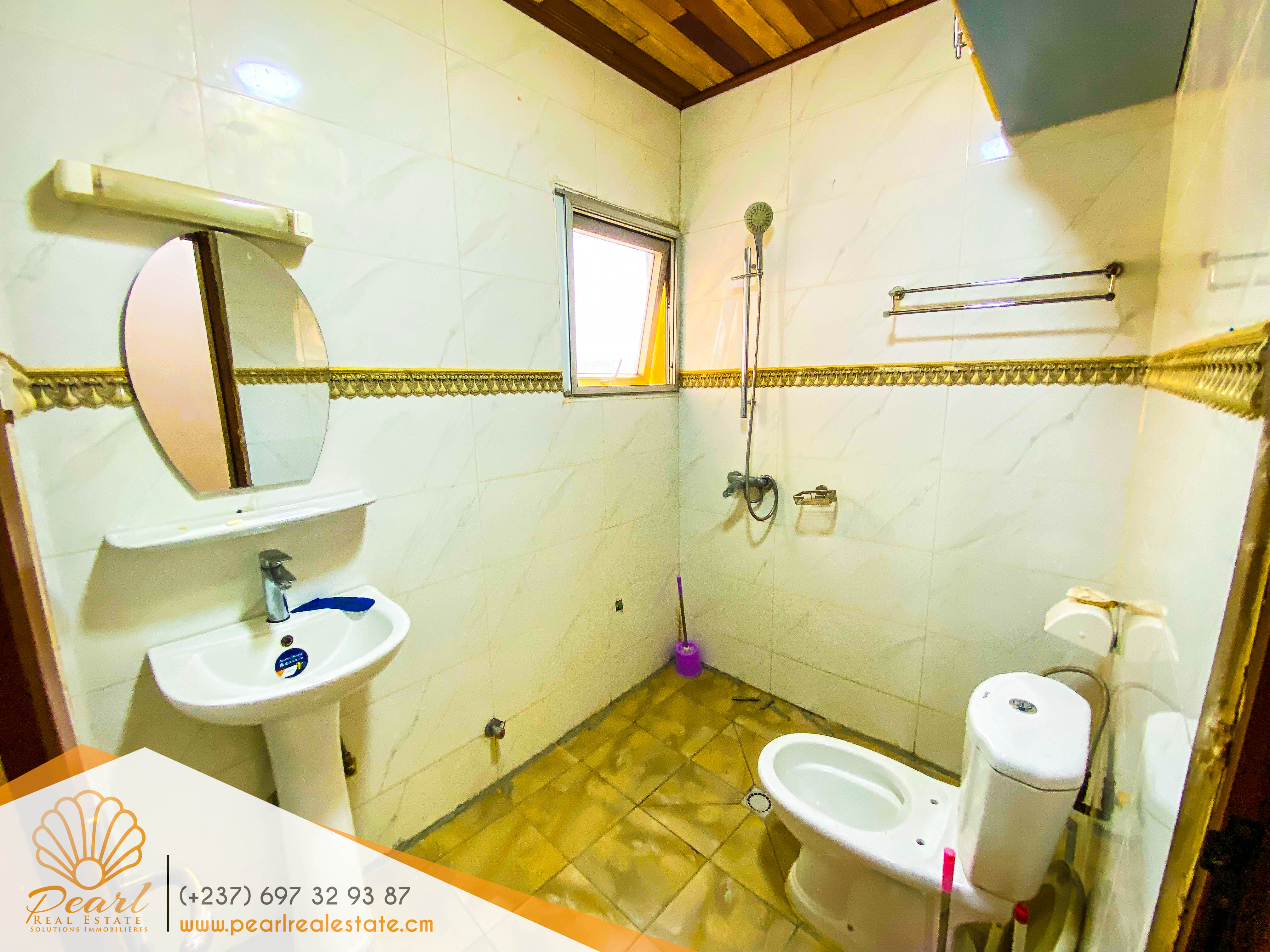 Appartement à louer - Yaoundé, Bastos, Palais des congrès - 1 salon(s), 2 chambre(s), 2 salle(s) de bains - 600 000 FCFA / mois