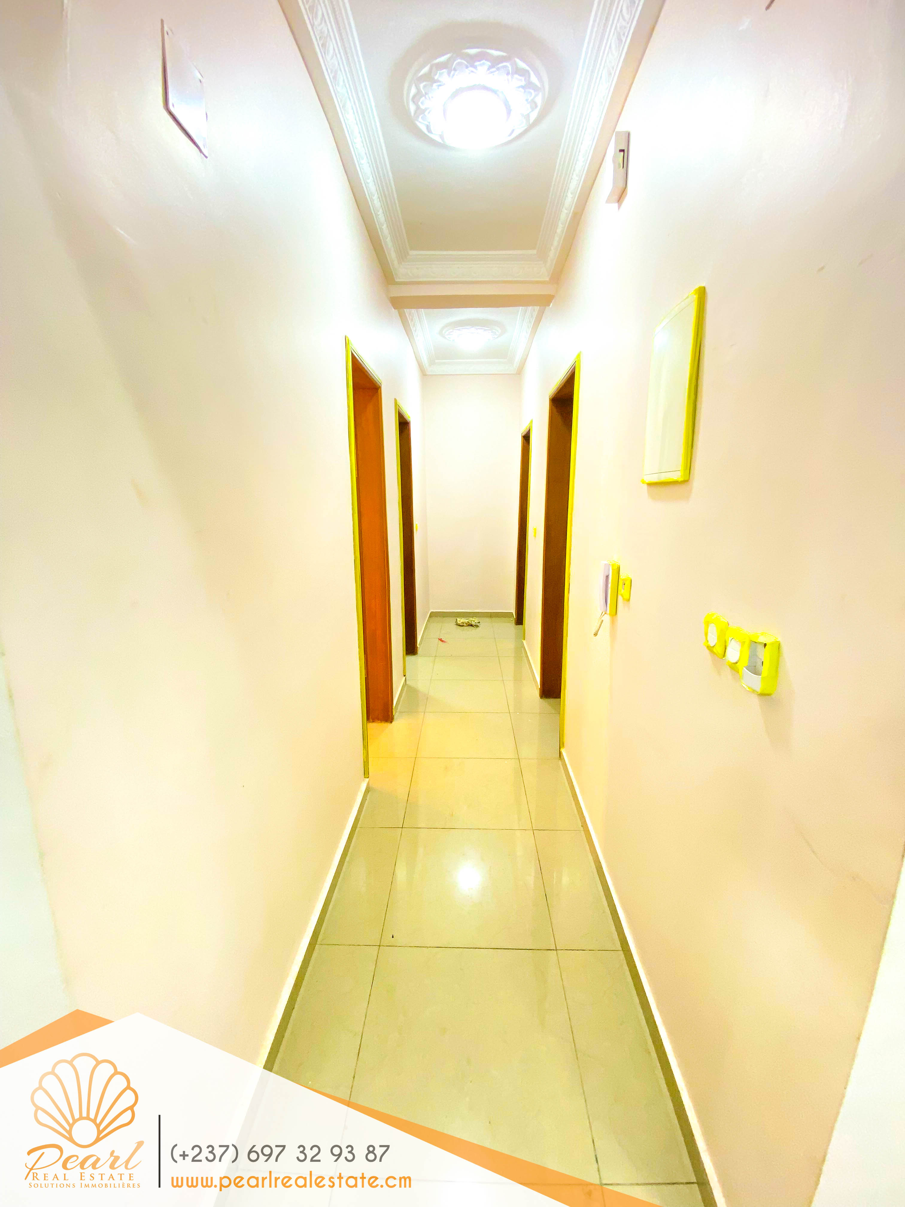 Appartement à louer - Yaoundé, Bastos, Palais des congrès - 1 salon(s), 2 chambre(s), 2 salle(s) de bains - 600 000 FCFA / mois