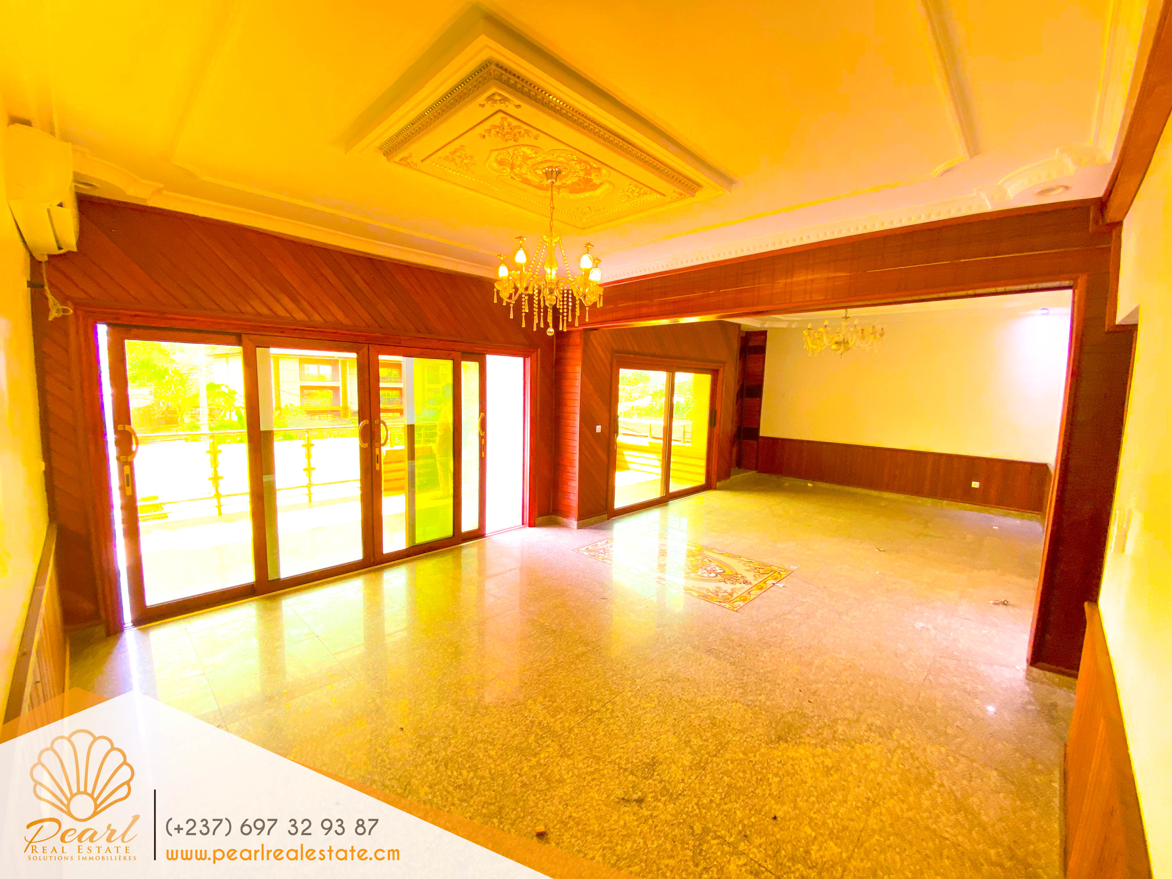 Appartement à louer - Yaoundé, Bastos, Golf Club - 1 salon(s), 3 chambre(s), 4 salle(s) de bains - 1 000 000 FCFA / mois