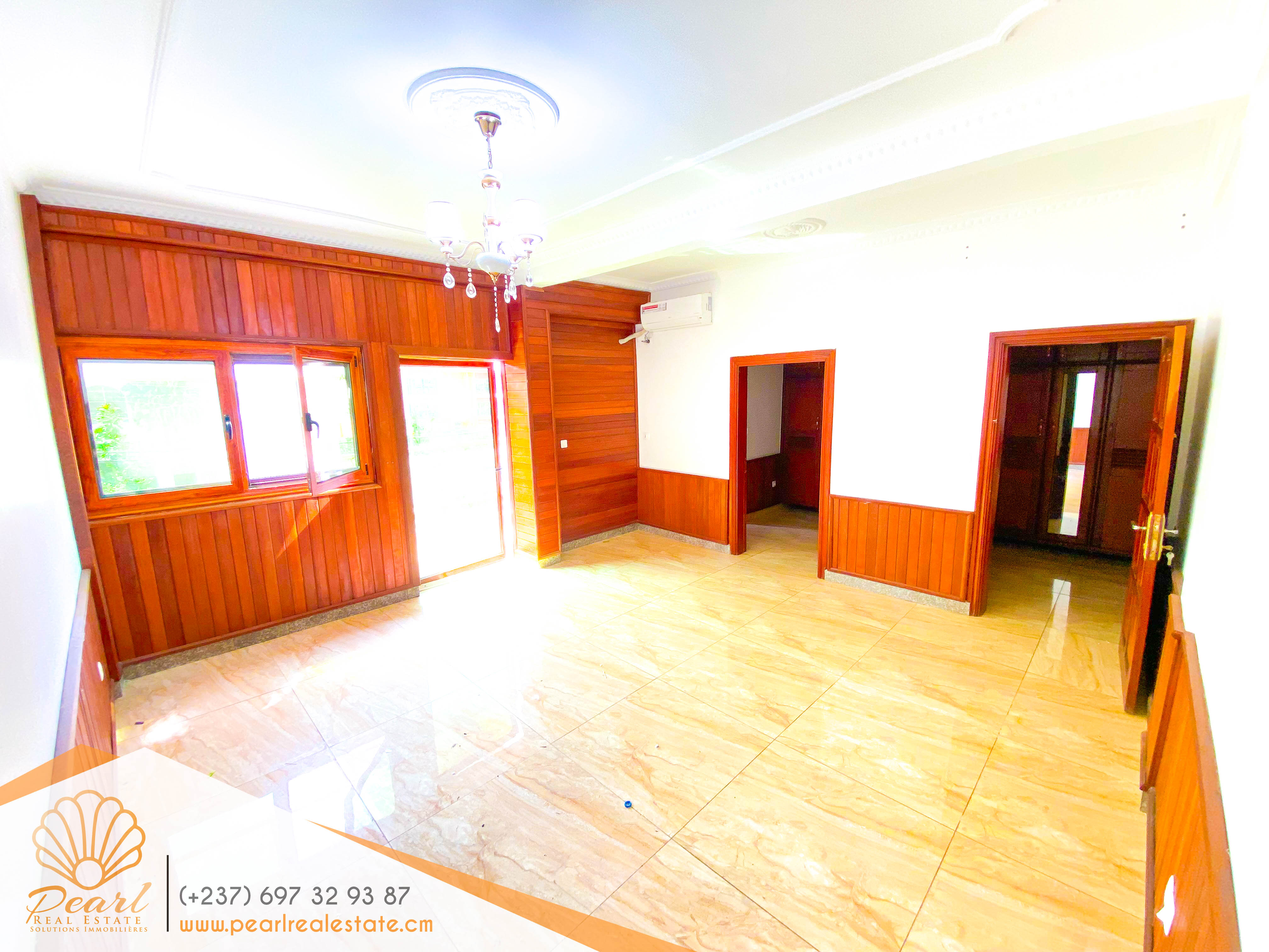 Appartement à louer - Yaoundé, Bastos, Golf Club - 1 salon(s), 3 chambre(s), 4 salle(s) de bains - 1 000 000 FCFA / mois