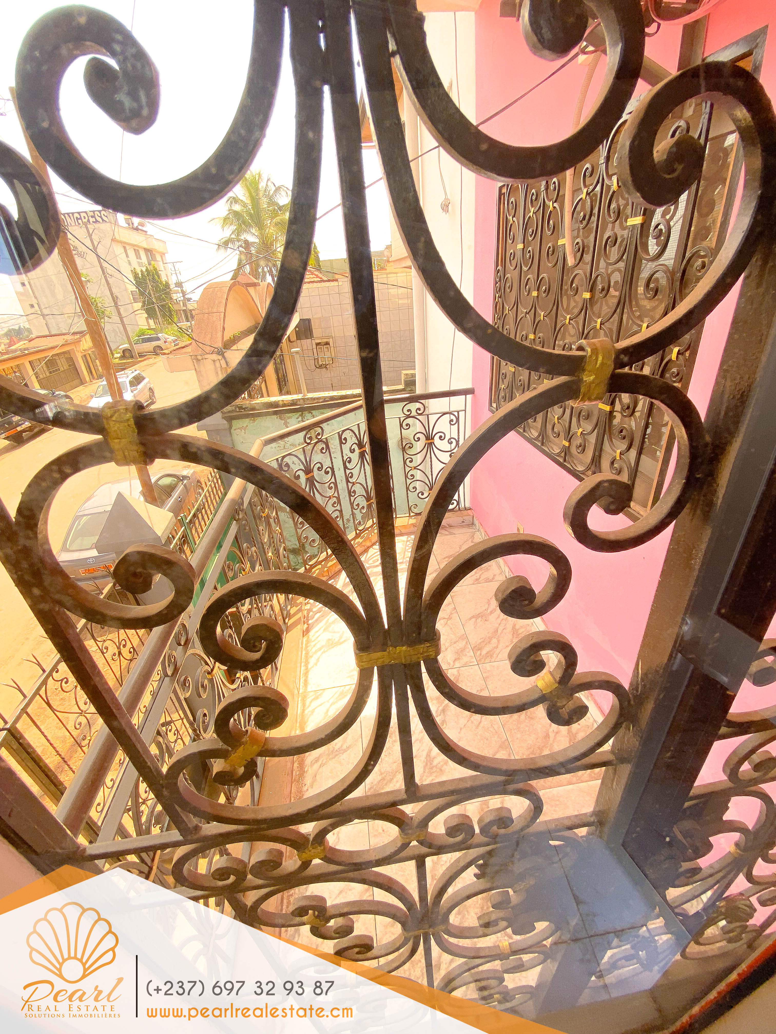 Appartement à louer - Yaoundé, Bastos, Golf ancienne foire - 1 salon(s), 2 chambre(s), 2 salle(s) de bains - 300 000 FCFA / mois