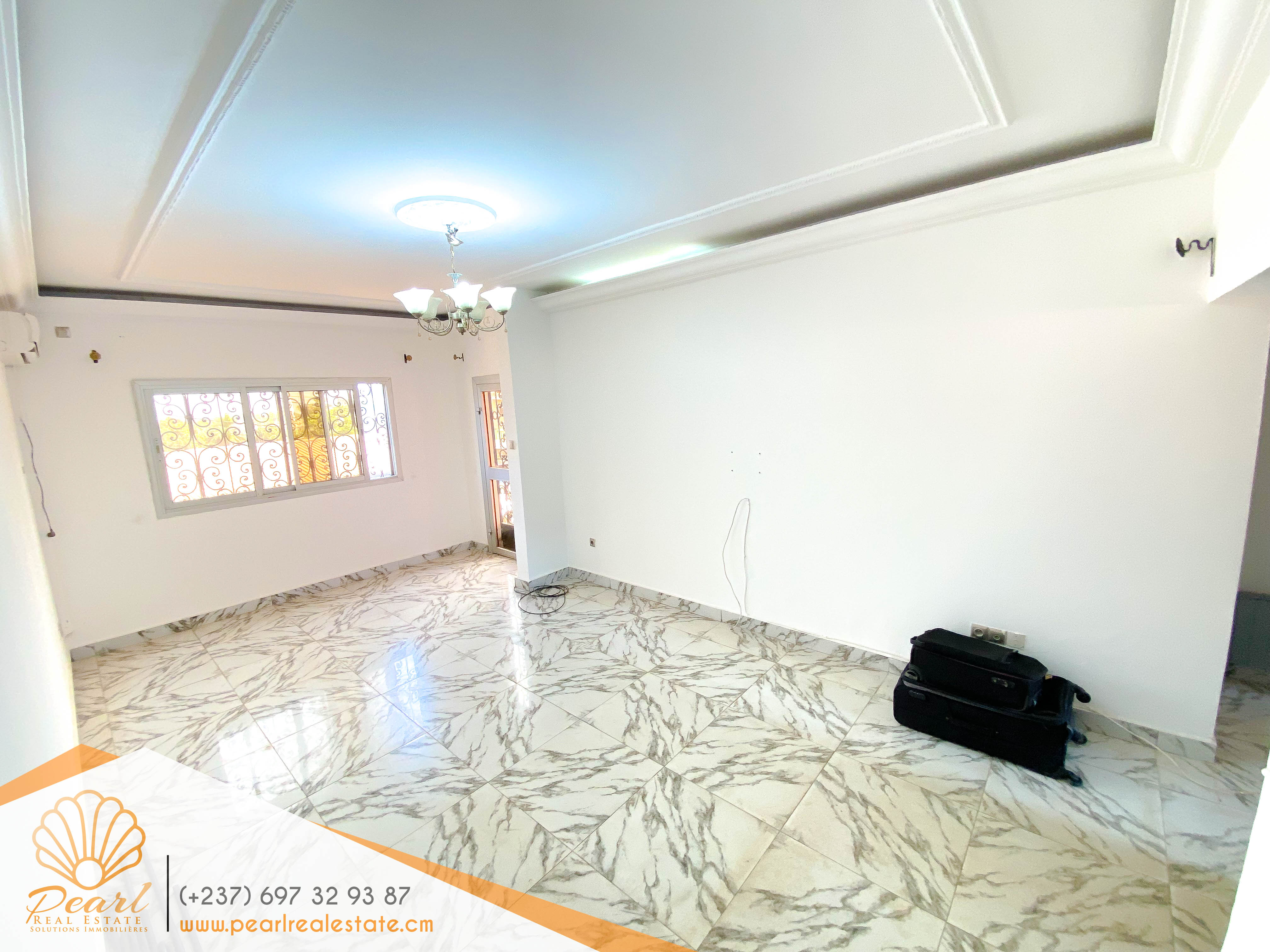Appartement à louer - Yaoundé, Bastos, Golf ancienne foire - 1 salon(s), 2 chambre(s), 2 salle(s) de bains - 300 000 FCFA / mois