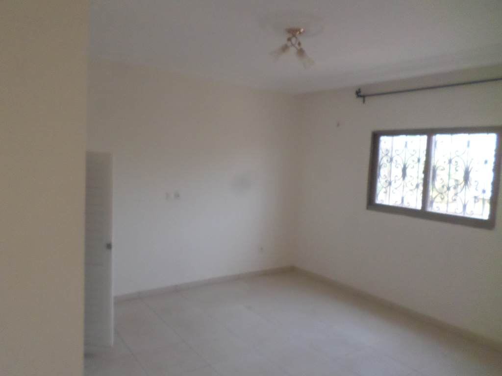 Appartement à louer - Yaoundé, Bastos, Bastos - 1 salon(s), 1 chambre(s), 1 salle(s) de bains - 2 500 000 FCFA / mois