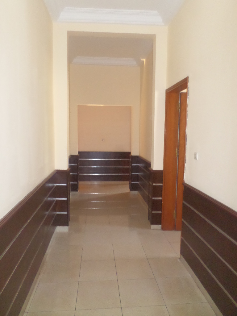 Apartment to rent - Yaoundé, Bastos, Bastos - 1 living room(s), 3 bedroom(s), 3 bathroom(s) - 700 000 FCFA / month