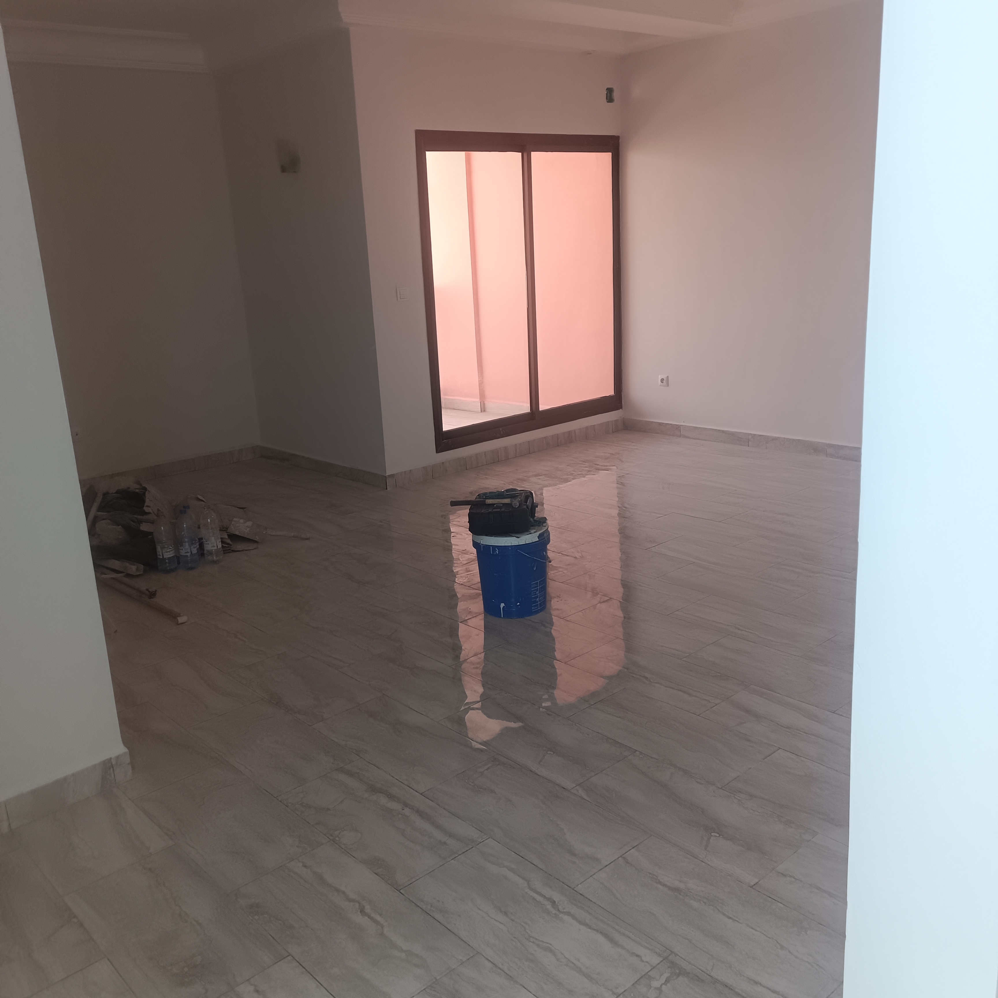Apartment to rent - Yaoundé, Mfandena, Mfandena - 1 living room(s), 2 bedroom(s), 2 bathroom(s) - 400 000 FCFA / month