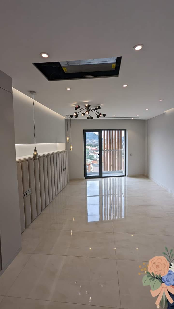 Appartement à louer - Yaoundé, Bastos, Bastos - 1 salon(s), 3 chambre(s), 4 salle(s) de bains - 2 500 000 FCFA / mois