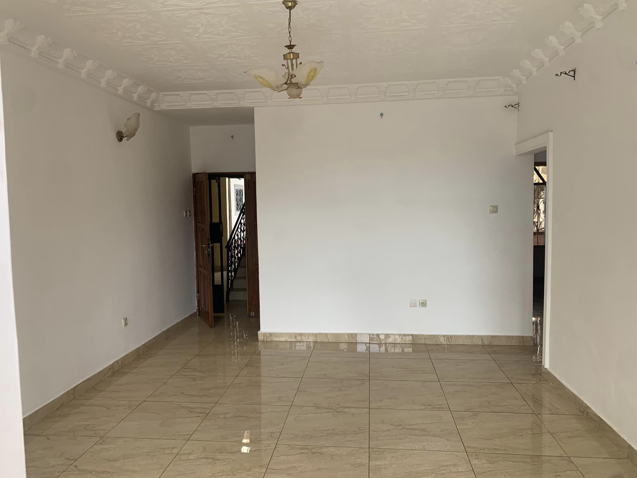 Apartment to rent - Yaoundé, Mfandena, Mfandena - 1 living room(s), 2 bedroom(s), 2 bathroom(s) - 200 000 FCFA / month