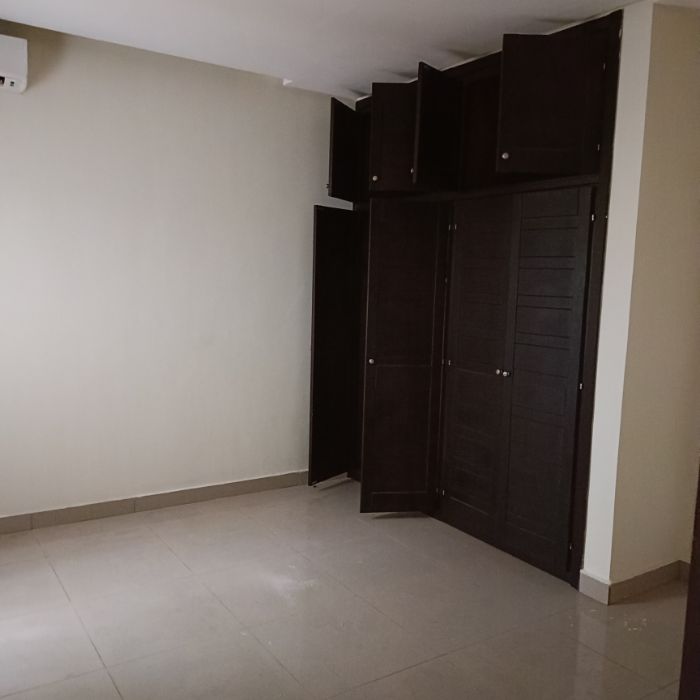 House (Duplex) to rent - Yaoundé, Bastos, Bastos - 1 living room(s), 5 bedroom(s), 5 bathroom(s) - 3 500 000 FCFA / month