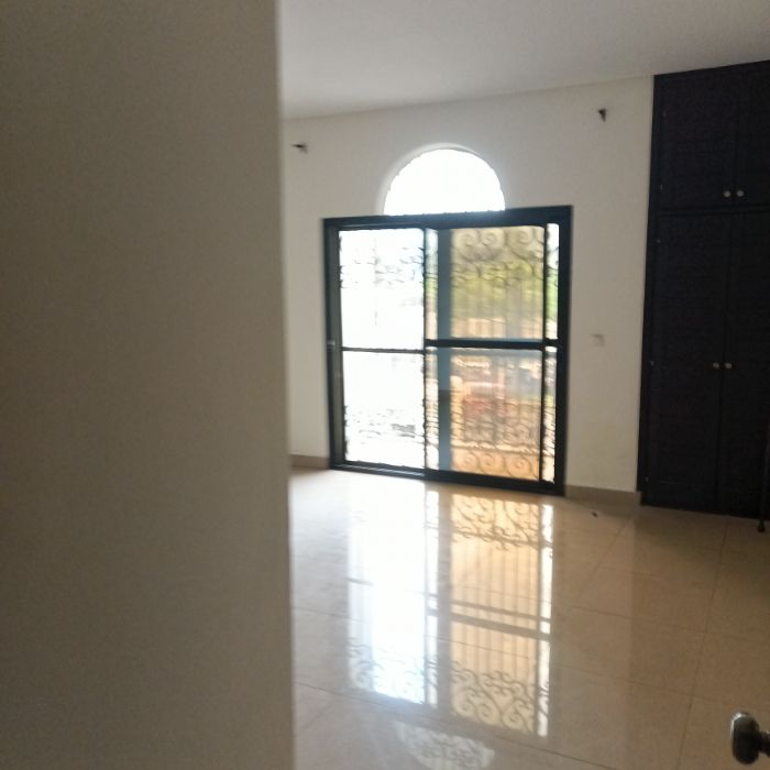 House (Duplex) to rent - Yaoundé, Bastos, Bastos - 1 living room(s), 5 bedroom(s), 5 bathroom(s) - 3 500 000 FCFA / month